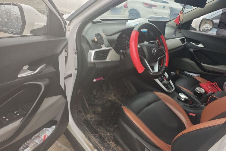 Used Baojun 510 2017 1.5L manual Comfort trim