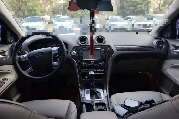 Used Ford Mondeo 2011 2.0L GTDi 200 Luxury Edition Center Console