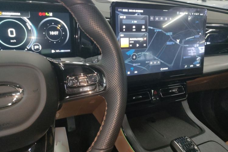 Used GAC Trumpchi ES9 2024 PHEV with 143 km Max Center Console