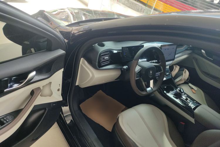 Used BYD Qin PLUS 2024 HONOR Edition DM-i 55KM Leading Model Driver Seat