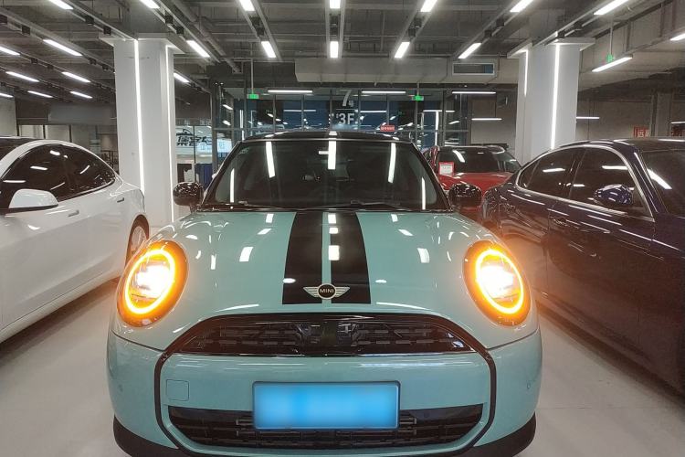 Used MINI 2025 1.5T COOPER Classic Edition
