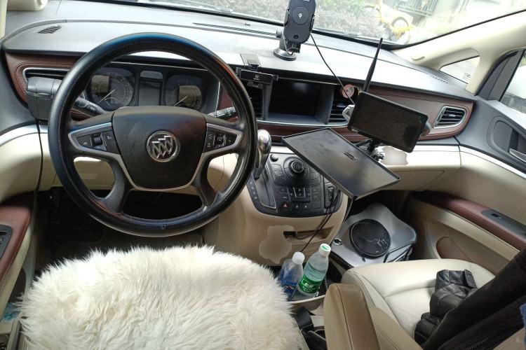 Used Buick GL8 2018 28T Luxury Model China VI Standard Center Console