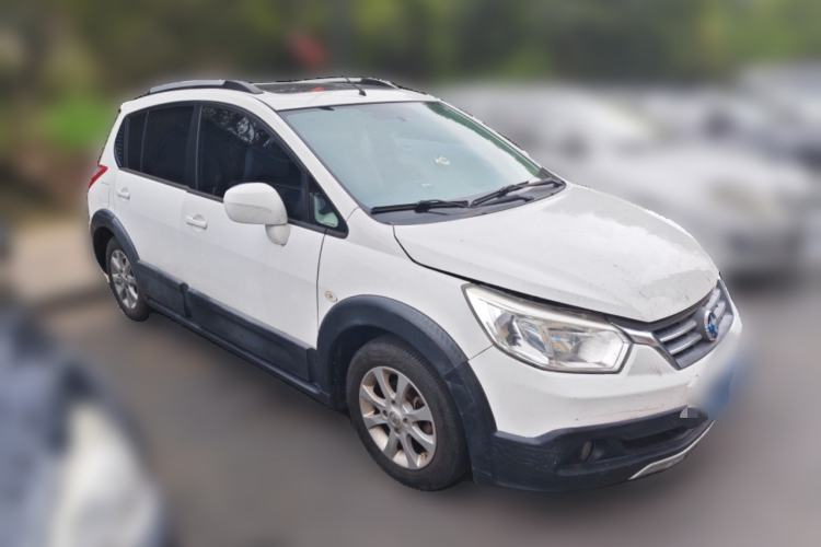 Used Venucia R50X 2013 1.6L Manual Version with Beidou Navigation Front Right 45 Deg