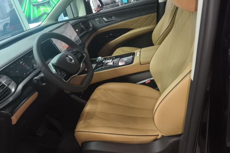 Used Denza D9 2025 EV Intelligent Driving Edition 620 Luxury Model
