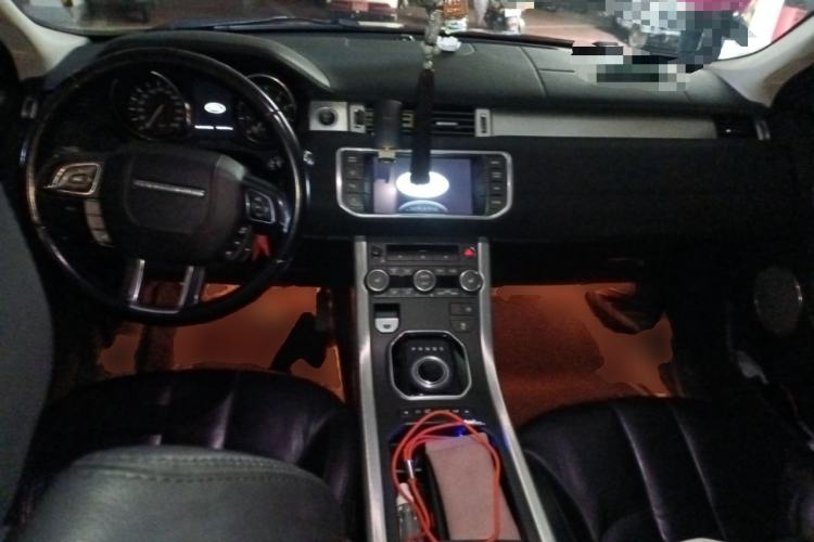 Used Land Rover Range Evoque 2014 2.0T 5-Door Luxury Edition Center Console