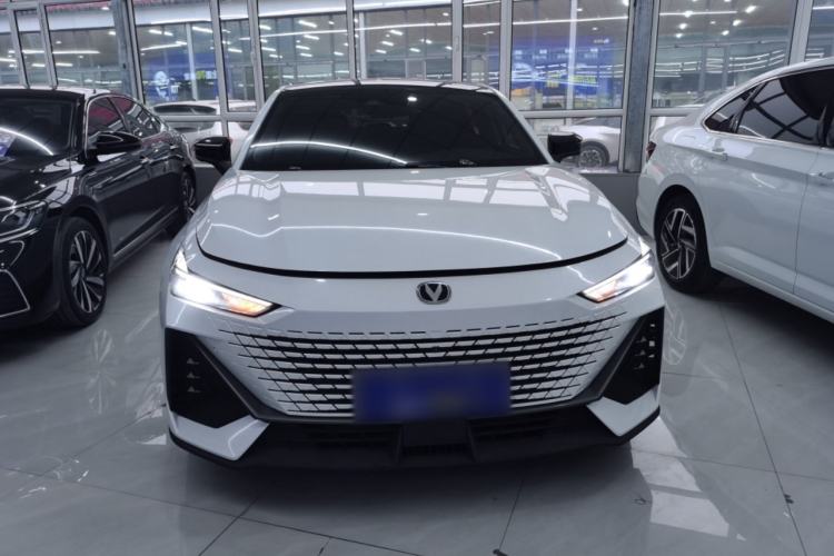 Used Changan UNI-V 2023 1.5T Prestige Model
