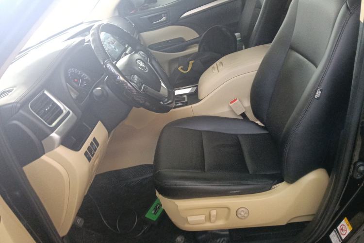 Used Toyota Highlander 2018 2.0T Two-Wheel Drive Elite Version 5 Seats China VI Standard