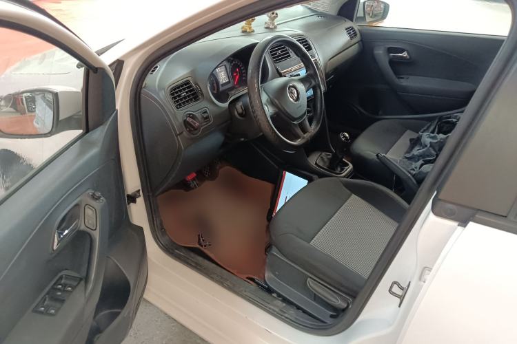 Used Volkswagen Polo 2016 1.4L Manual Fashion Model Driver Seat