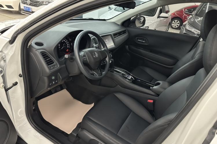 Used Honda Vezel 2022 1.5L CVT Elite Smart Edition Interior 4