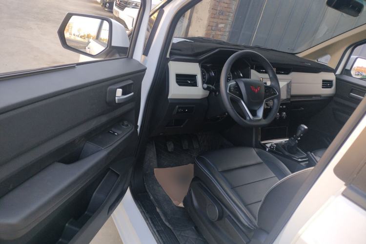 Used Wuling Zhengcheng 2021 1.5T Manual Luxury Version Driver Seat