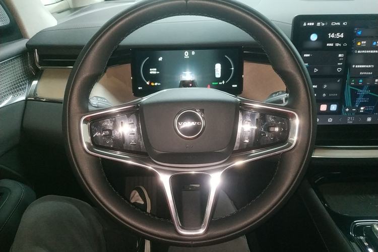 Used Volvo EM90 2025 Ultra Six-Seater Steering Wheel