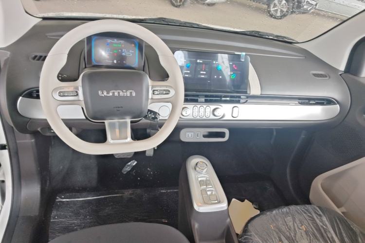 Used CHANGAN NEVO Lumin 2026 Model Treasure Edition 205km Passionate Beige Ningde Center Console