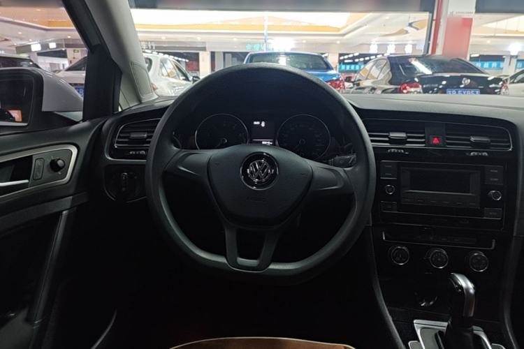 Used Volkswagen Golf 2018 1.6L Automatic Fashion Model Steering Wheel