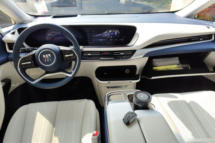 Used Buick Century 2023 2.0T Six-Seater Yinshi Edition Center Console