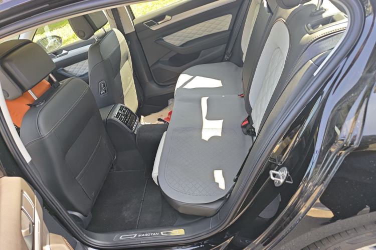 Used Volkswagen Magotan 2025 Revised Version Zhongxiang Edition 330TSI DSG Luxury Trim Left Rear Seat