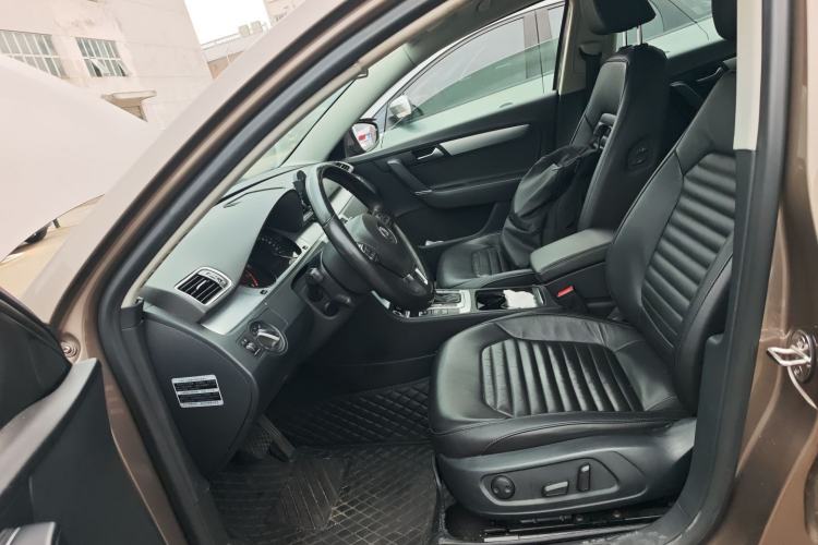 Used Volkswagen Magotan 2016 1.8TSI Smart Comfort Model Left Front Seat