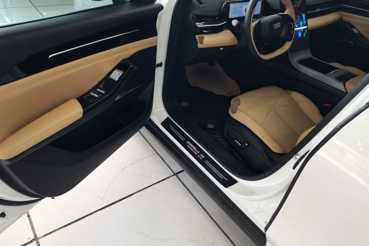 Used Geely Galaxy L6 2024 125km PLUS Dragon Edition Driver Seat