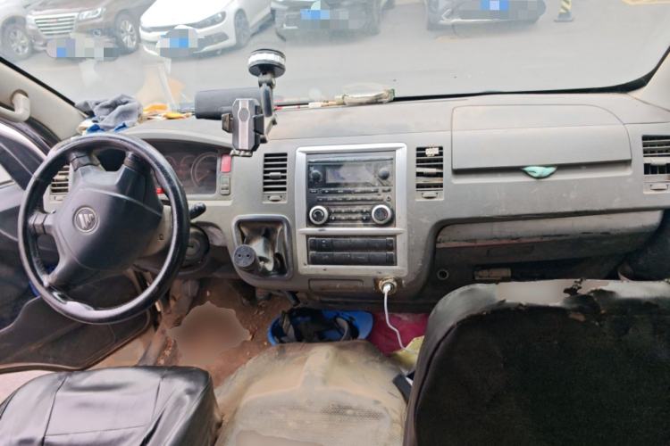 Used Foton Scenic G7 2016 2.0L Commercial Version Long Wheelbase High Roof – 4Q20M Center Console