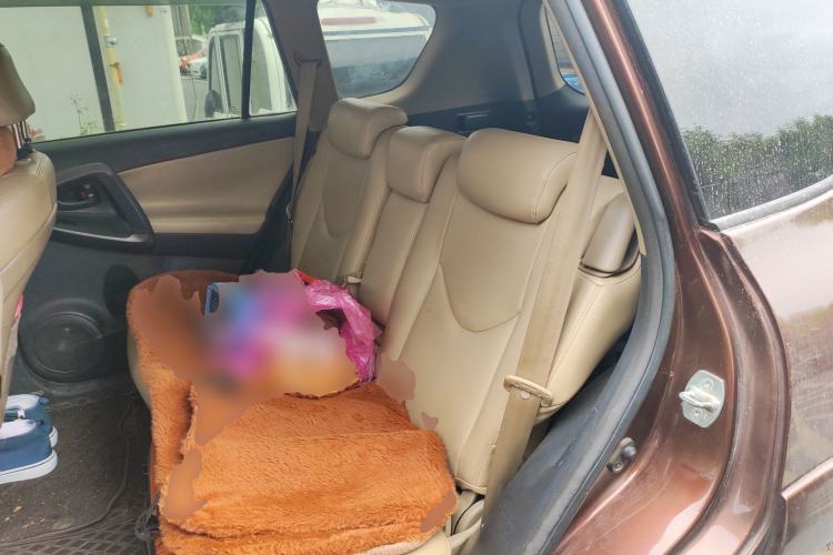 Used Toyota RAV4 2012 Luxurious Edition 2.0L Automatic All-Wheel Drive