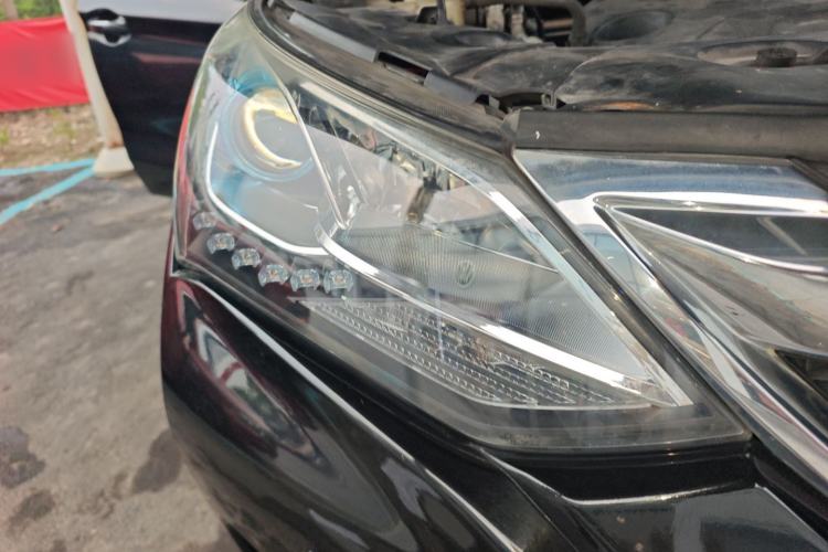 Used BYD Song 2017 Gaishe Upgrade Edition 1.5TID Automatic Elite Model Right Front Headlight