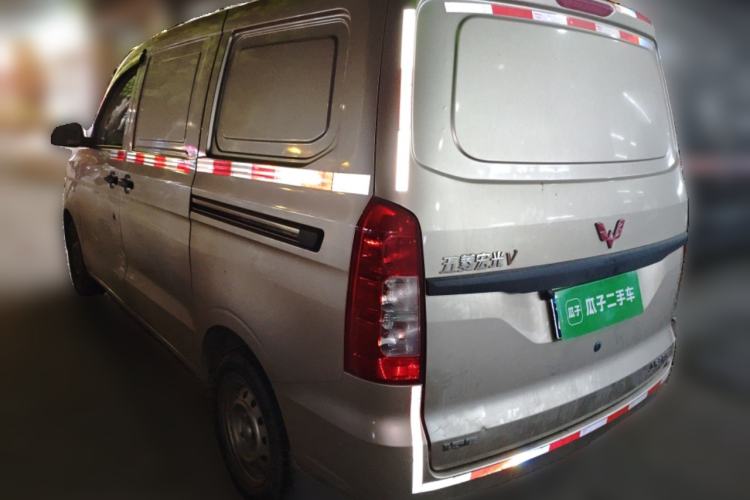 Used Wuling Hongguang V 2022 1.5L Jingqu Edition Enclosed-Window Vehicle with Hydraulic Power Steering LAR