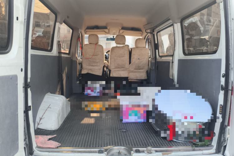 Used SAIC MAXUS Xintu V80 2018 2.5T AMT Elite Edition Short Wheelbase Mid-Roof Design 5-6 Seater Trunk