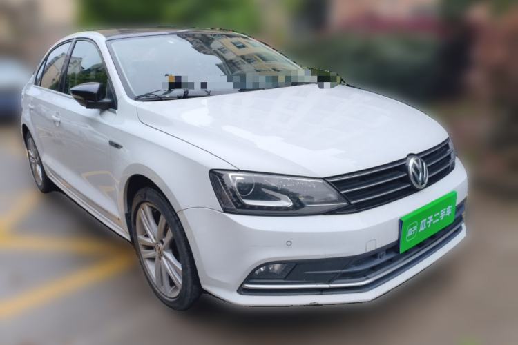 Used Volkswagen Sagitar 2018 280TSI DSG Luxury Model Front Right 45 Deg