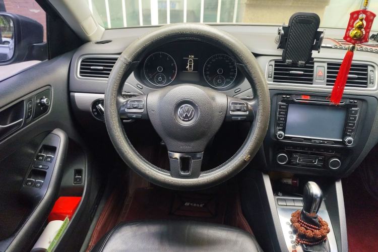 Used Volkswagen Sagitar 2012 1.4TSI Automatic Luxury Edition Steering Wheel