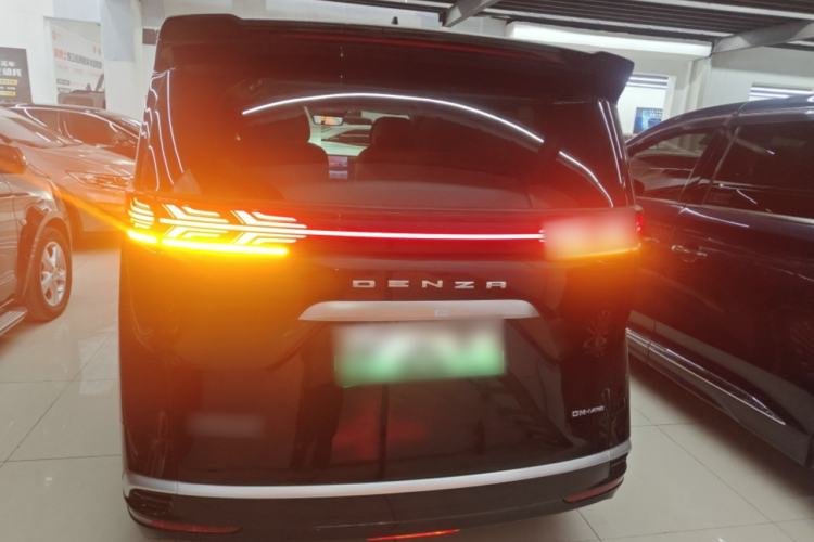 Used Denza D9 2024 DM-i 980 Four-Wheel Drive Prestige Model Rear