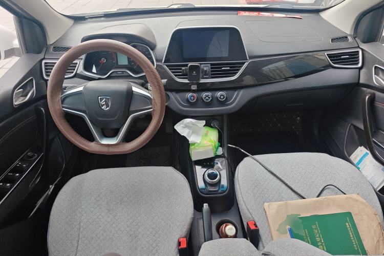 Used Baojun 310 2017 1.5L Automatic Fashion Model Center Console