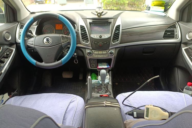 Used SsangYong Korando 2013 2.0L Gasoline Two-Wheel Drive Automatic Elite Edition Center Console