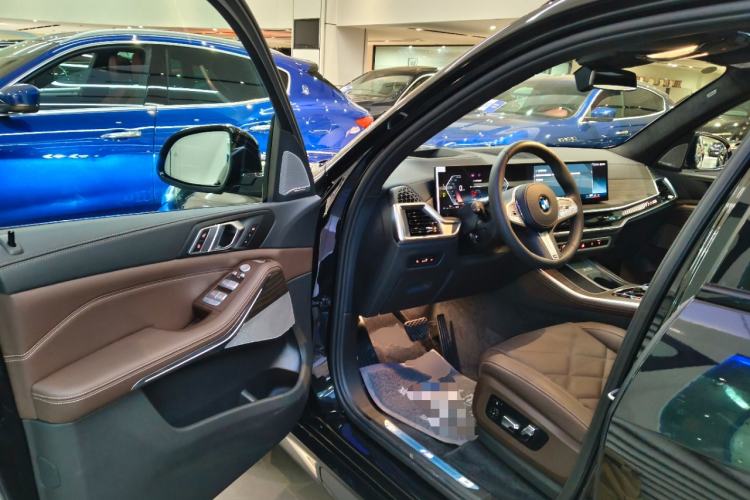 Used BMW X5 2025 Model, xDrive 40Li Prestige M Sport Night Package
