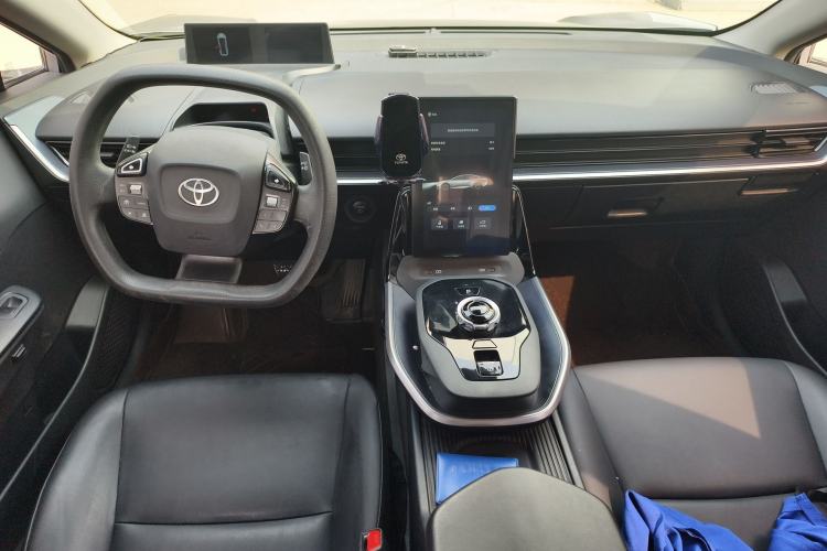 Used Toyota bZ3 2023 517 km Elite PRO Center Console