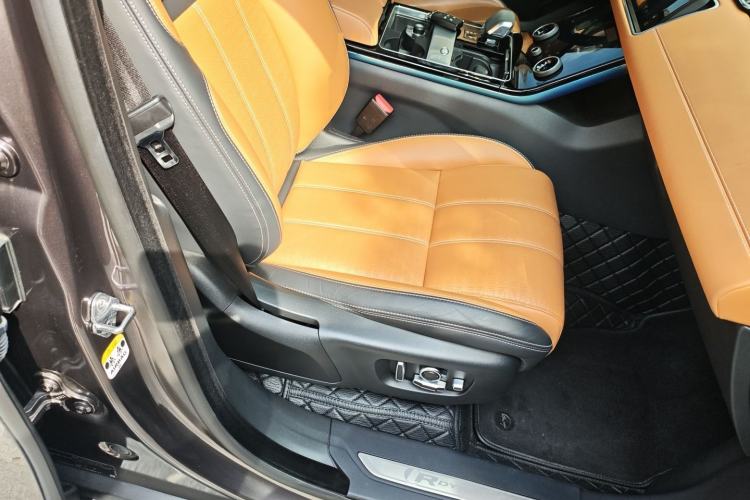 Used Land Rover Range Velar 2022 250 PS Sparkling Heritage Edition Right Front Seat