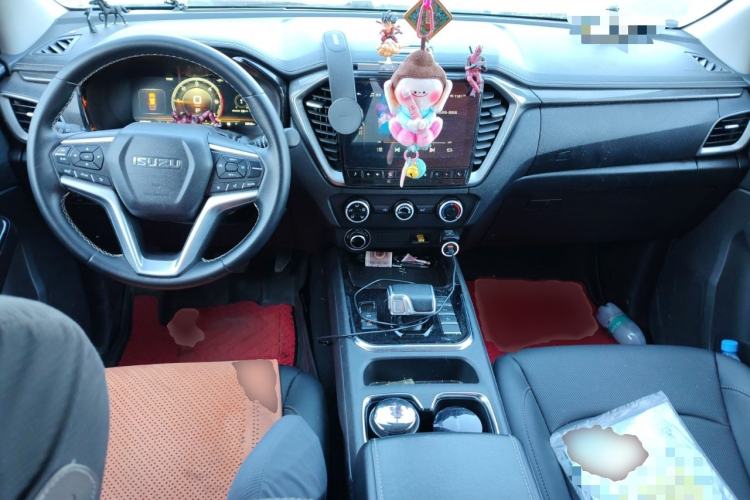 Used Isuzu D-MAX 2023 2.5T Automatic 4x4 Diesel Flagship Long Wheelbase Model