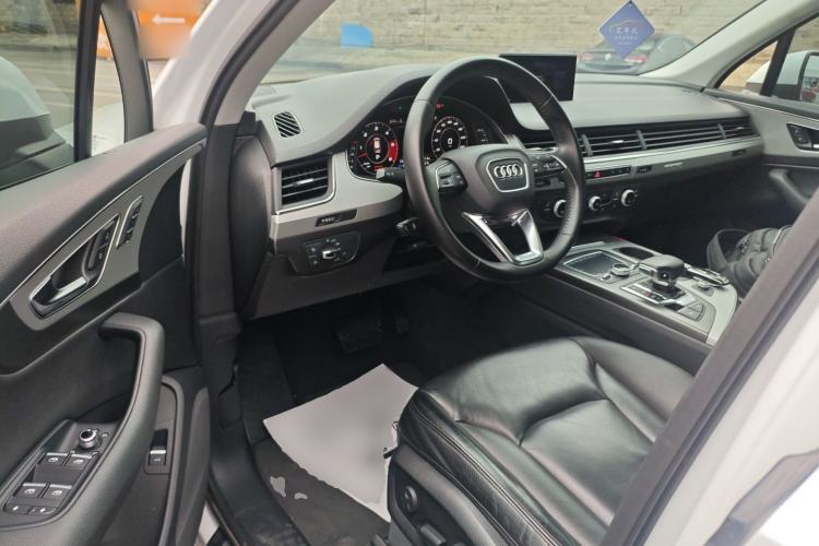 Used Audi Q7 2018 45 TFSI Technology Edition Driver Seat