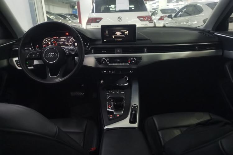 Used Audi A4L 2018 30th Anniversary Edition 40 TFSI Fashion Model Center Console