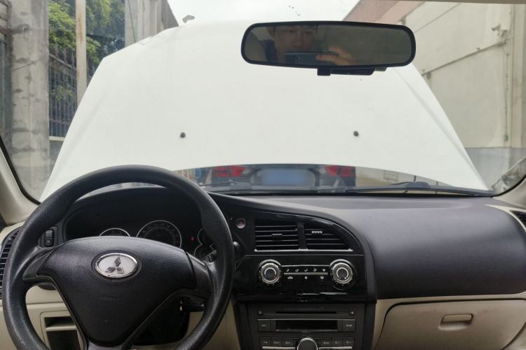 Used Soueast V3 Lingyue 2013 Revised Version 1.5L Manual – Affordable Edition Center Console