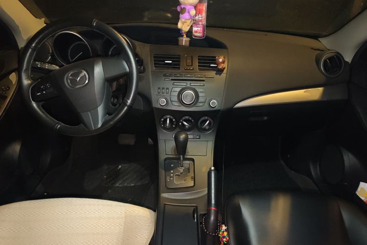 Used Mazda 3 2013 Hatchback 1.6L Automatic Elite Model Center Console