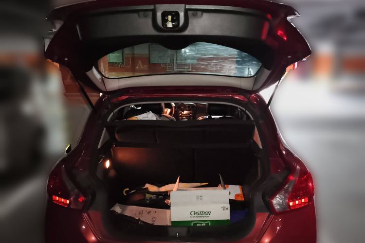 Used Nissan Tiida 2013 1.6L CVT Cool Cafe Edition
