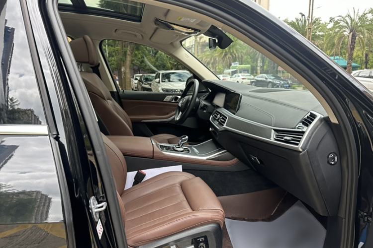 Used BMW X7 2022 xDrive40i Luxury Package with Leading Features