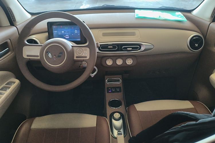 Used Wuling Hongguang MINIEV 2025 Four-Door Version Advanced Edition Center Console