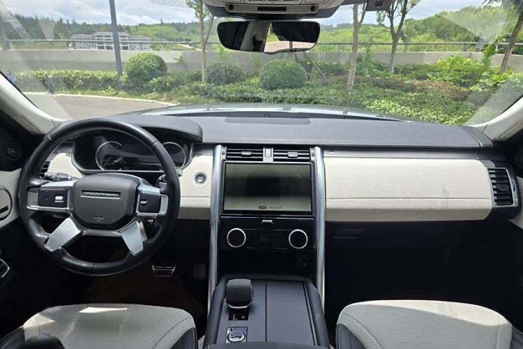 Used Land Rover Discovery 2023 Revised Version 360 PS R-Dynamic S