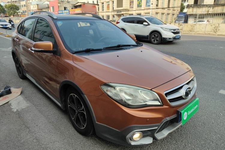 Used Soueast V6 Lingshi 2015 CROSS 1.5L CVT ZhiZun Model
