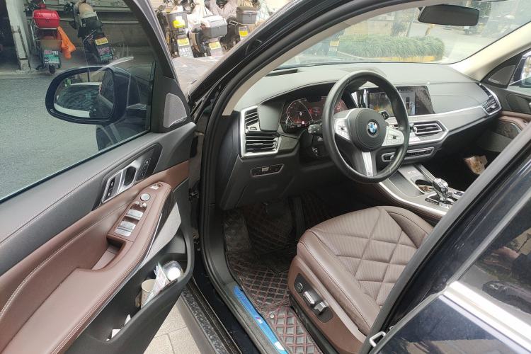 Used BMW X5 2022 xDrive 30Li Luxury M Sport Package
