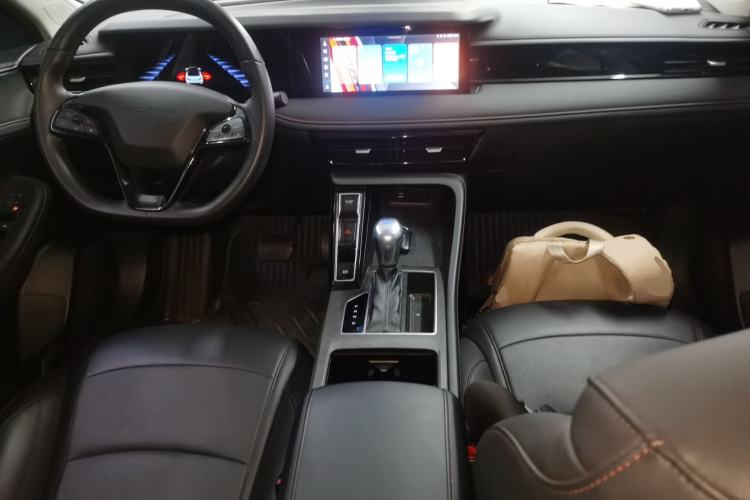 Used Roewe i5 2023 1.5L CVT Luxury Edition Center Console