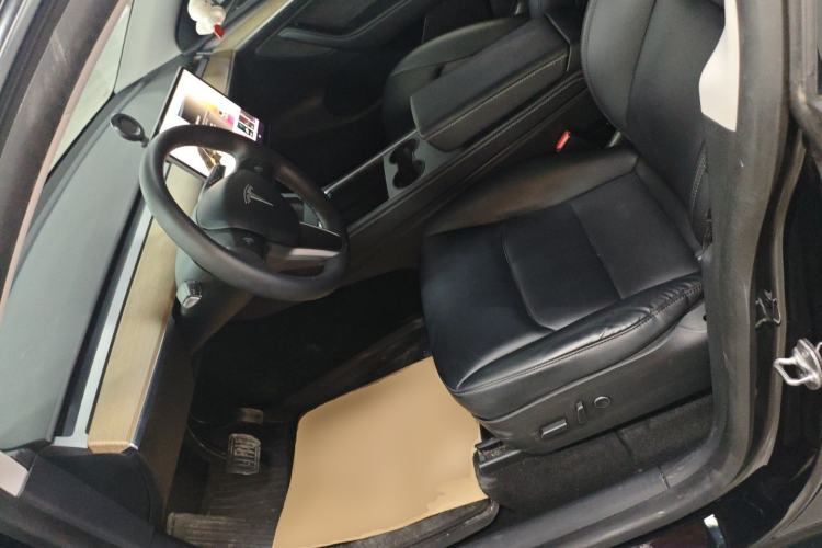 Used Tesla Model Y 2021 Standard Range Rear-Wheel Drive Version Left Front Seat