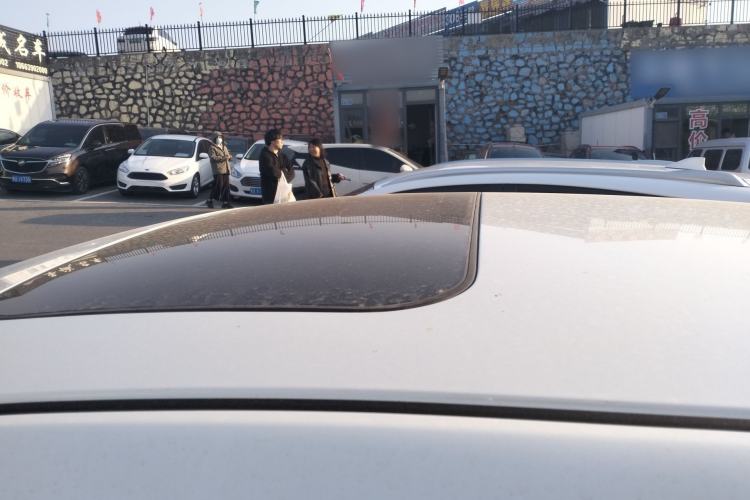 Used Nissan Tiida 2016 1.6L CVT Cool Dynamic Edition Roof