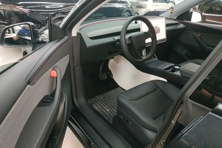 Used Tesla Model Y 2025 Rear-Wheel-Drive Version