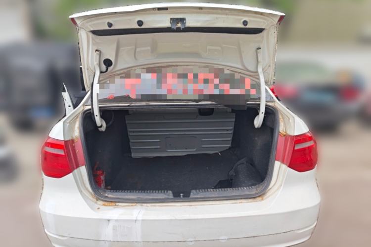 Used Volkswagen Jetta 2015 Value Edition 1.6L Manual Fashionable Style Trunk